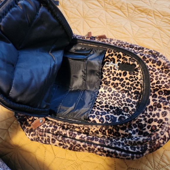 Leopard print Expandable Rolling Travel bags - Picture 3 of 13